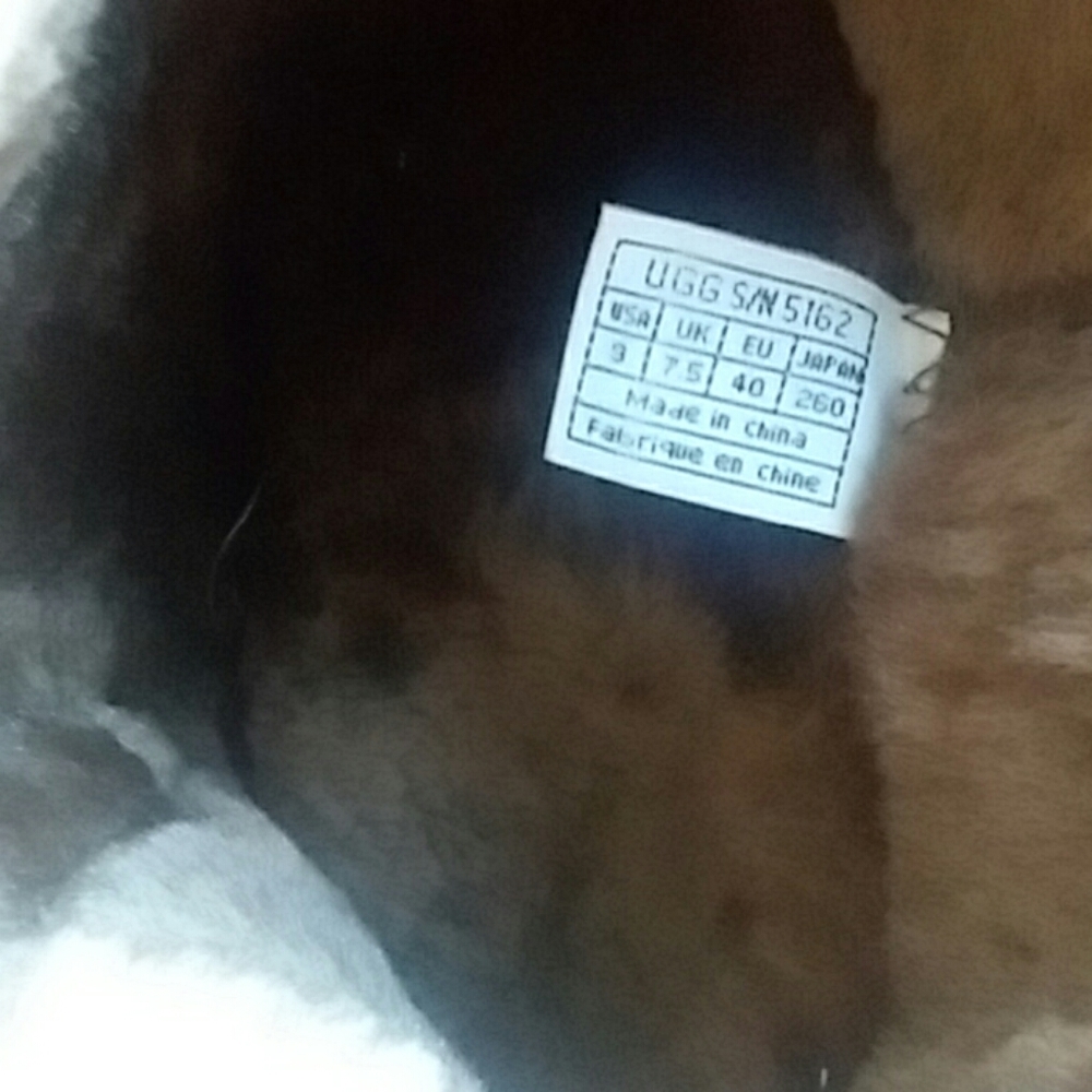 UGG Boots Size 9 - Picture 4 of 5